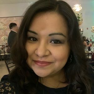 Meet your Posher, Claudia